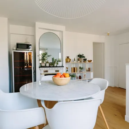 Rue Du Faubourg Du Temple, Paris, France Apartment