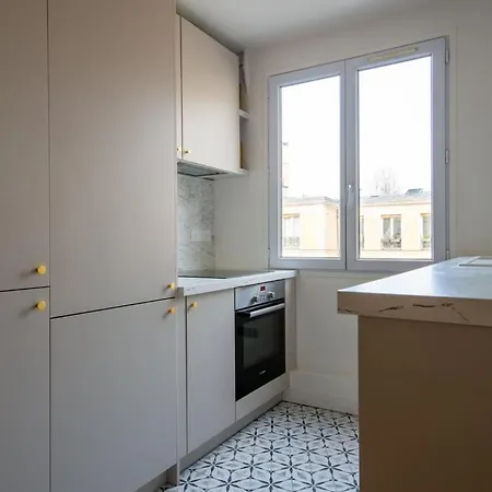Rue Du Faubourg Du Temple, Paris, France Apartment *