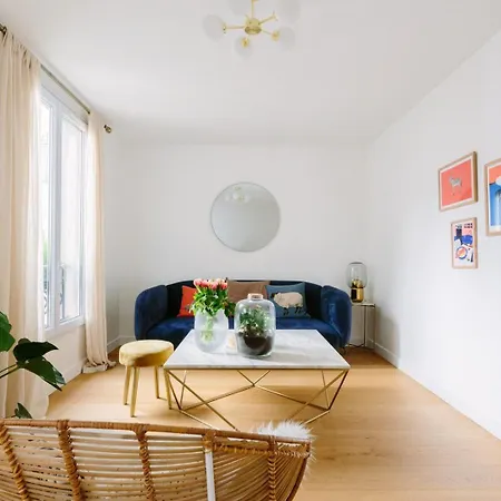 Rue Du Faubourg Du Temple, Paris, France Apartment