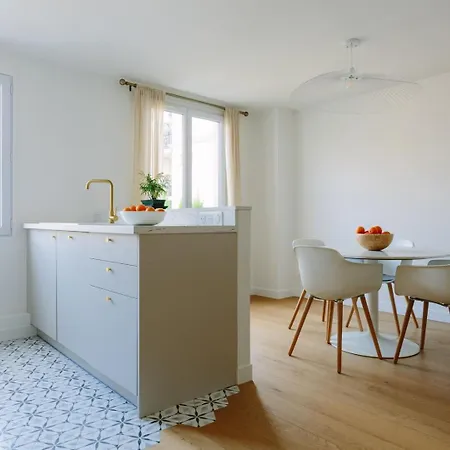 Rue Du Faubourg Du Temple, Paris, France Apartment