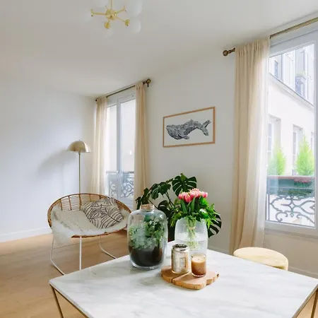 Apartment Rue Du Faubourg Du Temple, Paris, France